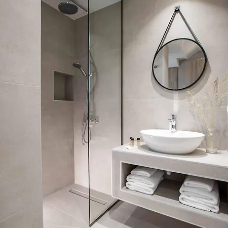 Averto Irene Villa *